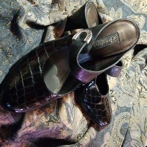 BRIGHTON ALLIGATOR PATENT LEATHER HEELS